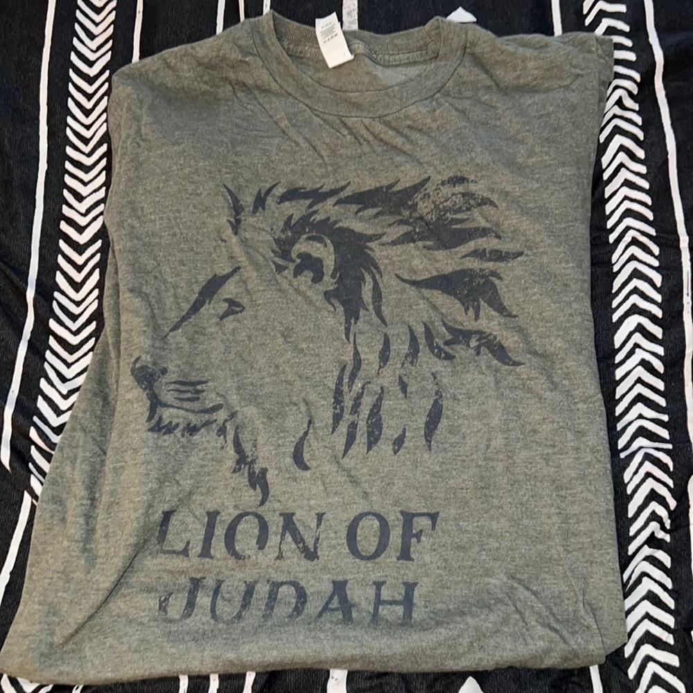 Western graphic tee.